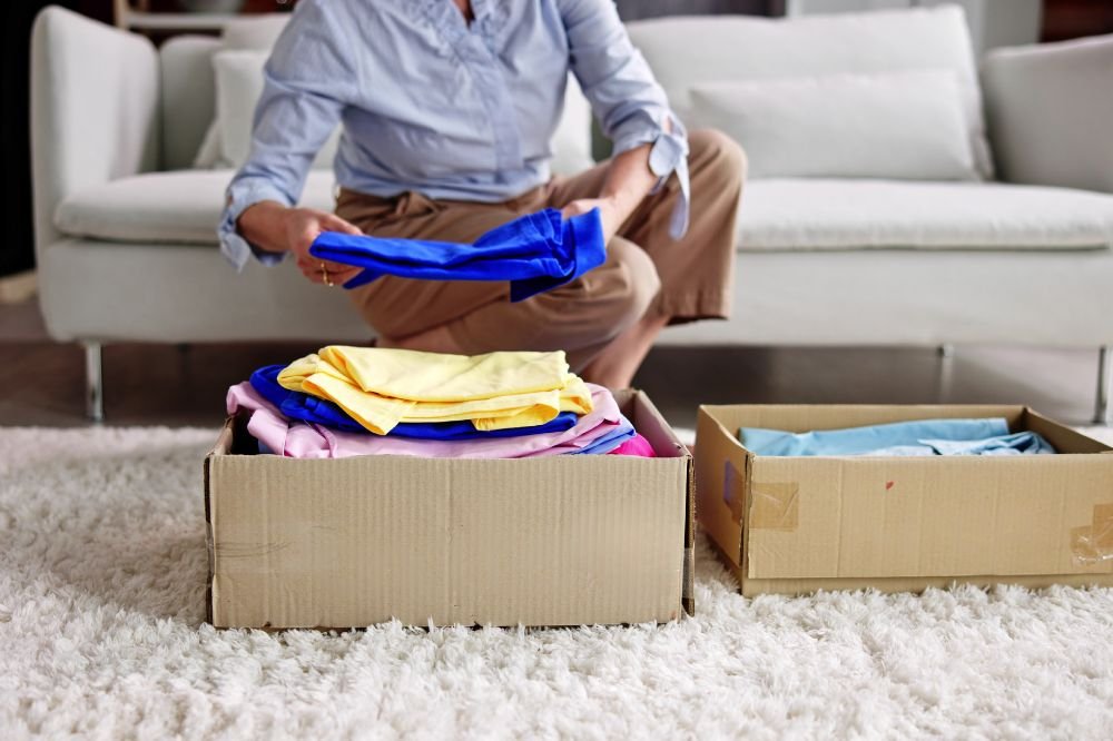 Decluttering before the move tips to lighten your load